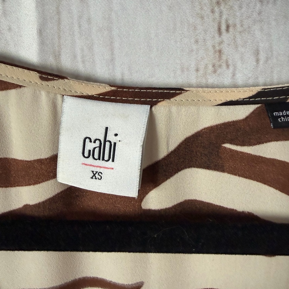 Cabi Simone Zebra Print Flutter Sleeve V-Neck Blouse XS - Picture 2 of 5